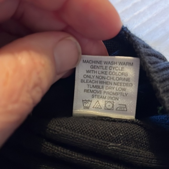 Vanheusen-size M-black long sleeve turtleneck sweater. 100% cotton. Ribbed. - Picture 9 of 9